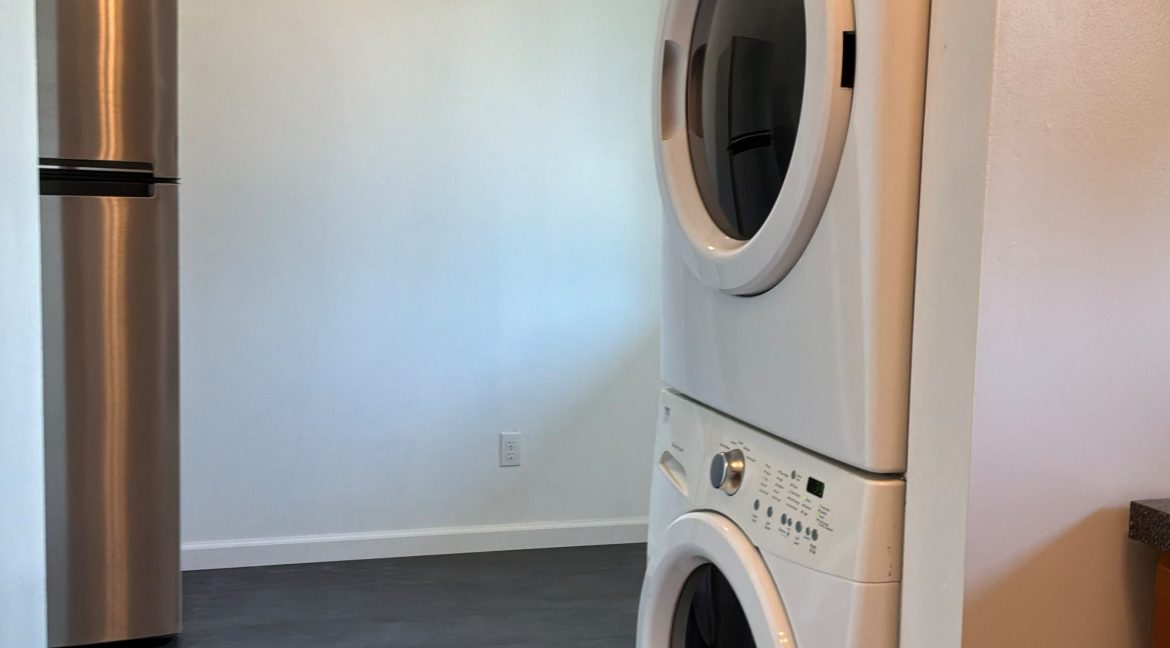 Dinningroom & laundry