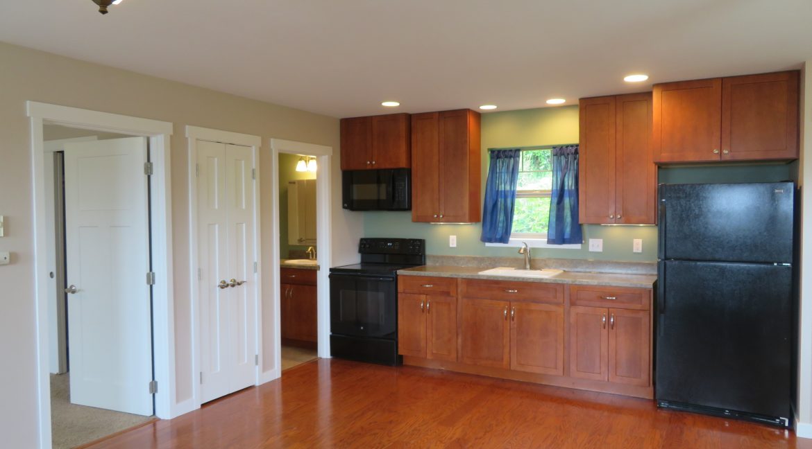 311.5kitchen-livingb