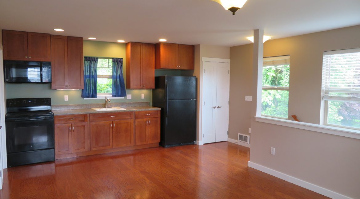 311.5kitchen-livingc