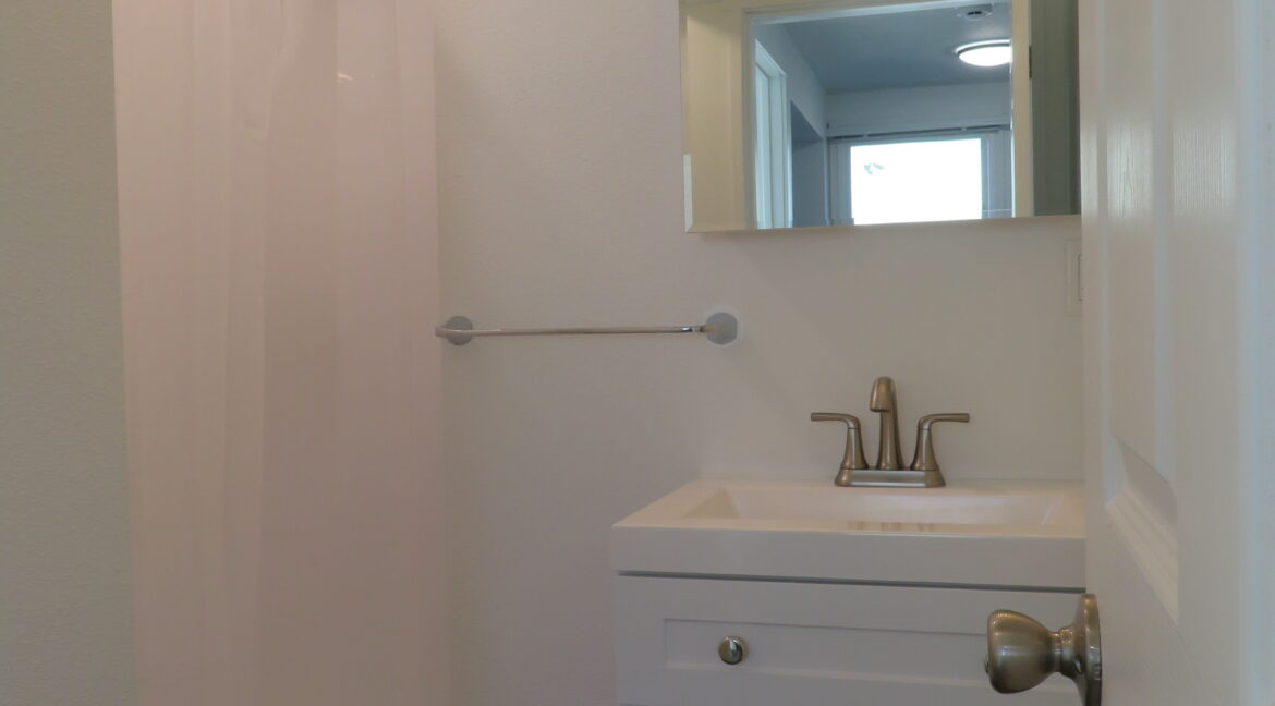 210 n eunice#12.bathb