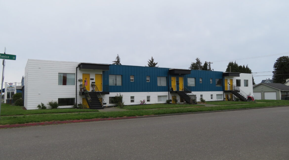 210 n eunice#12.building