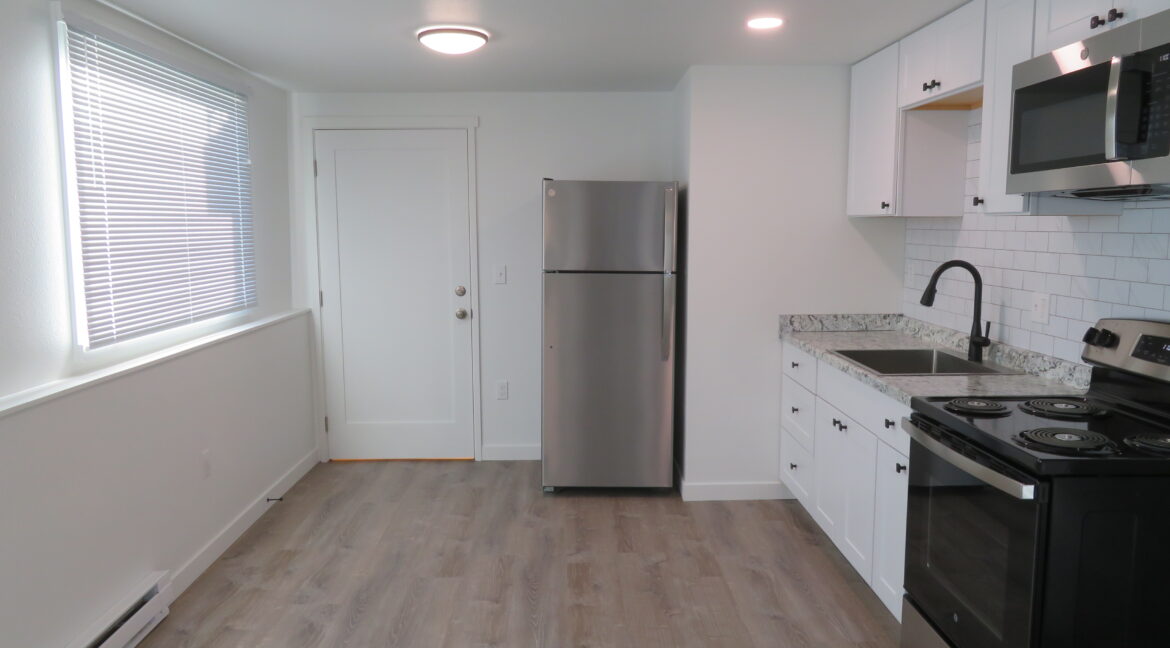 210 n eunice#12.dining-kitchenb