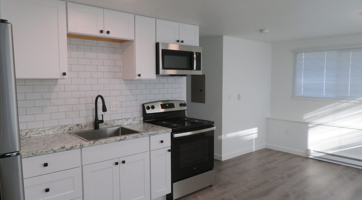 210 n eunice#12.kitchenc