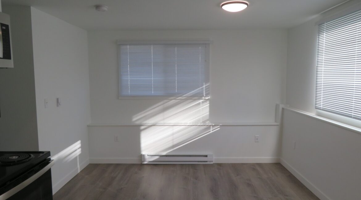 210 n eunice#12.livingb