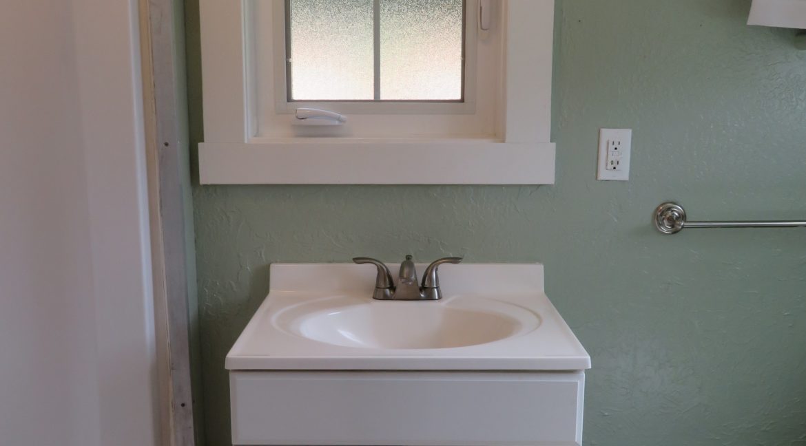 4105 s bean.bathroom1