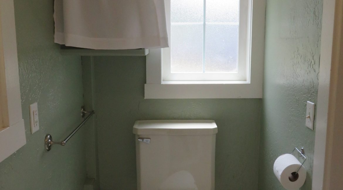 4105 s bean.bathroom3