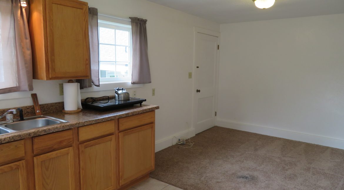 4105 s bean.kitchen-living1