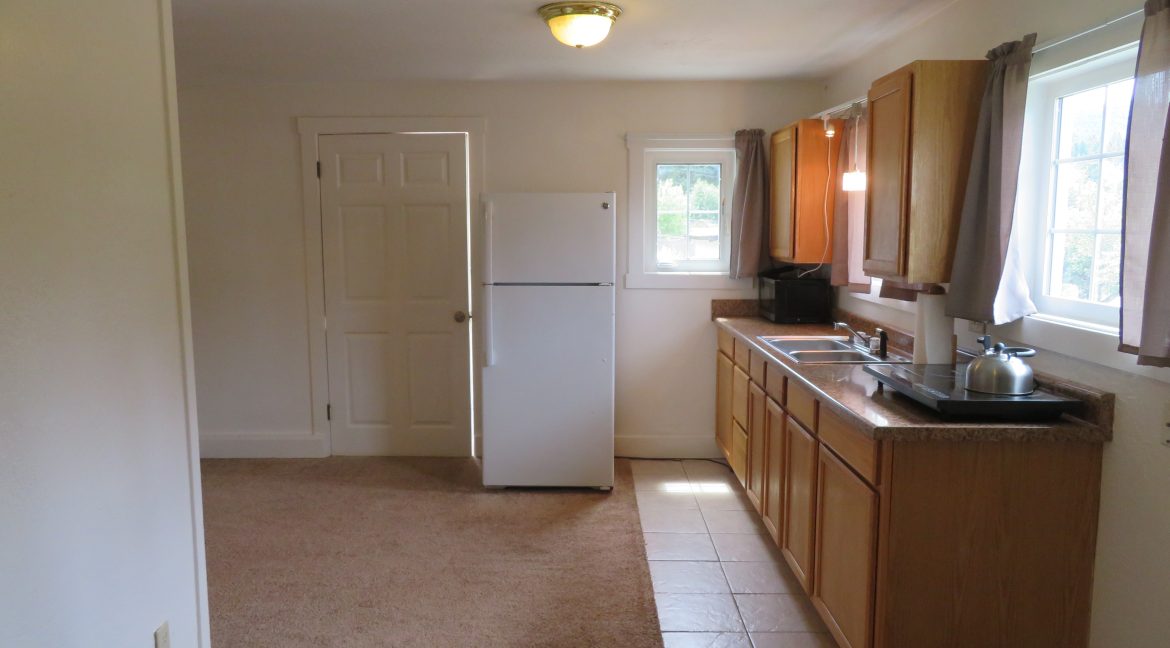 4105 s bean.kitchen-living2