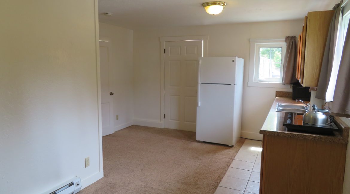 4105 s bean.kitchen-living3