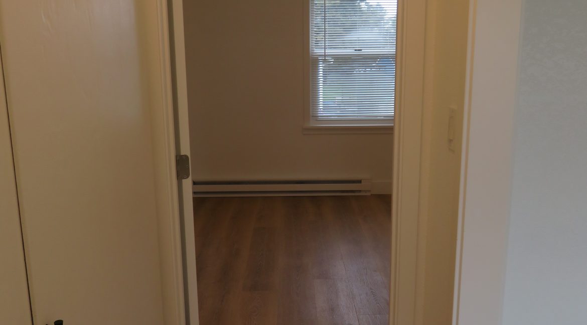 210neunice7.hallclosetb