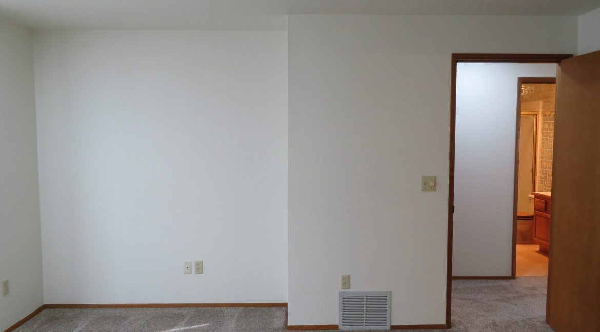 306efront7.primarybedroomc