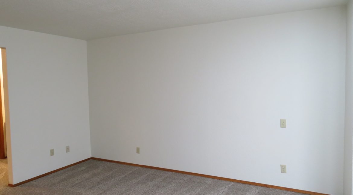 306efront7.primarybedroomf