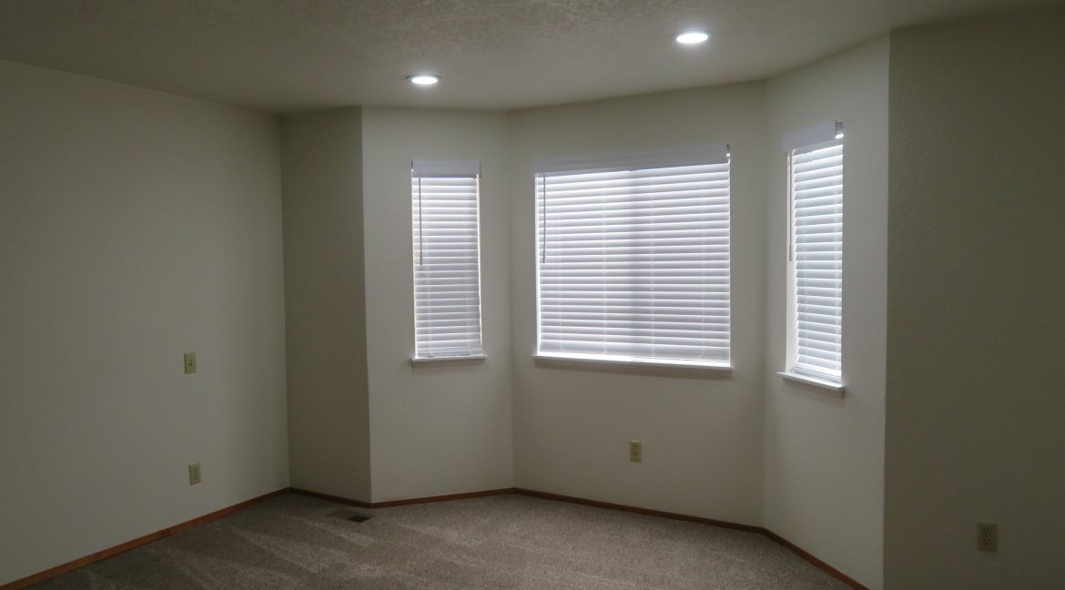 306efront7.primarybedroomi