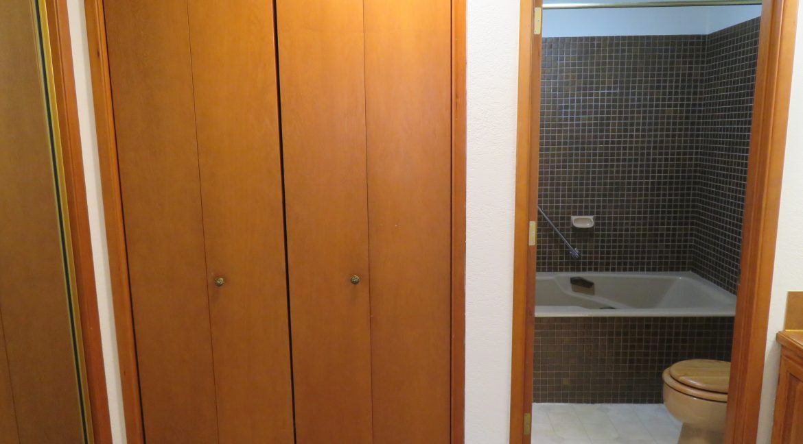 306efront7.primaryclosetb